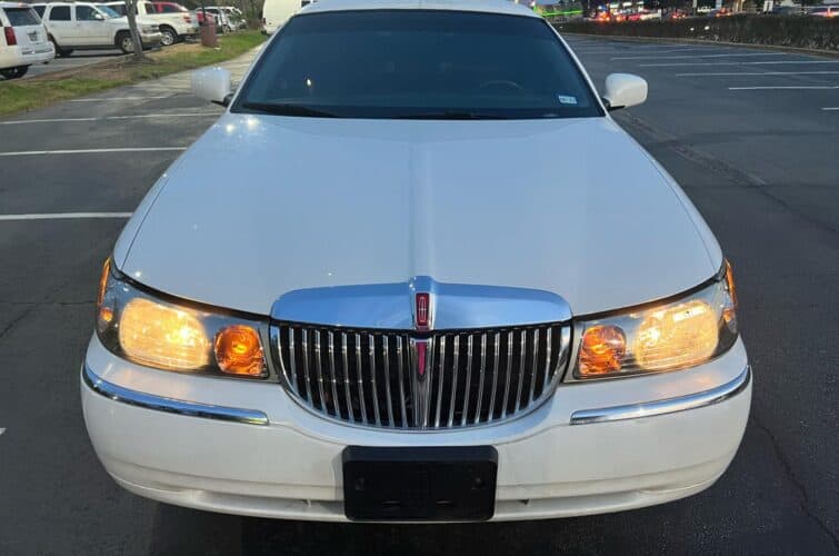 LINCOLN TOWN CLASSIC WHITE